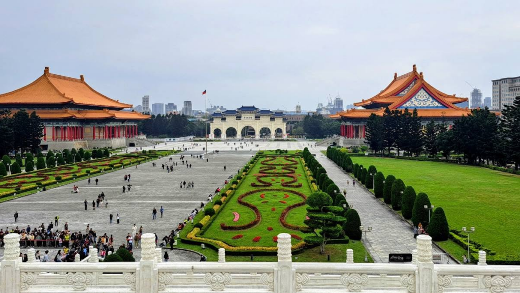 Piazza della Libertà e il Chiang Kai-shek Memorial Hall visti dall'alto