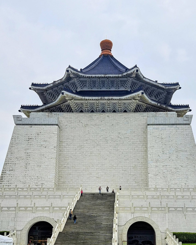 Chiang Kai-shek Memorial Hall visto dalla scalinata principale